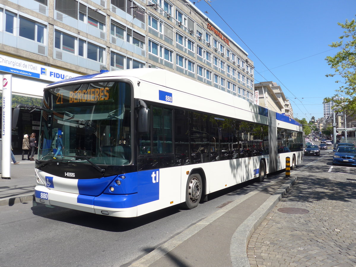 (179'882) - TL Lausanne - Nr. 880 - Hess/Hess Gelenktrolleybus am 29. April 2017 beim Bahnhof Lausanne