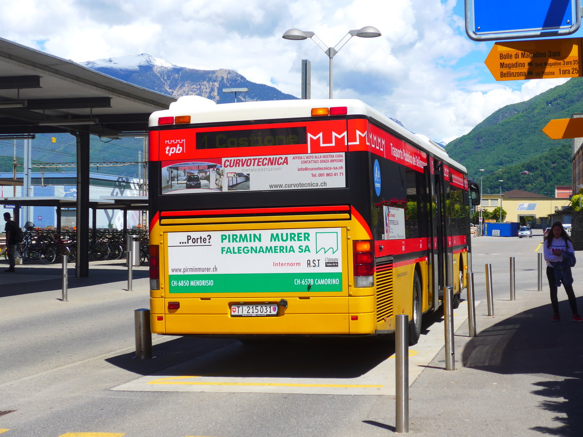 (180'079) - AutoPostale Ticino - TI 215'031 - Setra (ex P 25'650) am 13. Mai 2017 beim Bahnhof Giubiasco