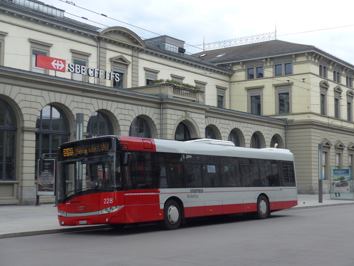 (180'167) - SW Winterthur - Nr. 228/ZH 558'228 - Solaris am 20. Mai 2017 beim Hauptbahnhof Winterthur