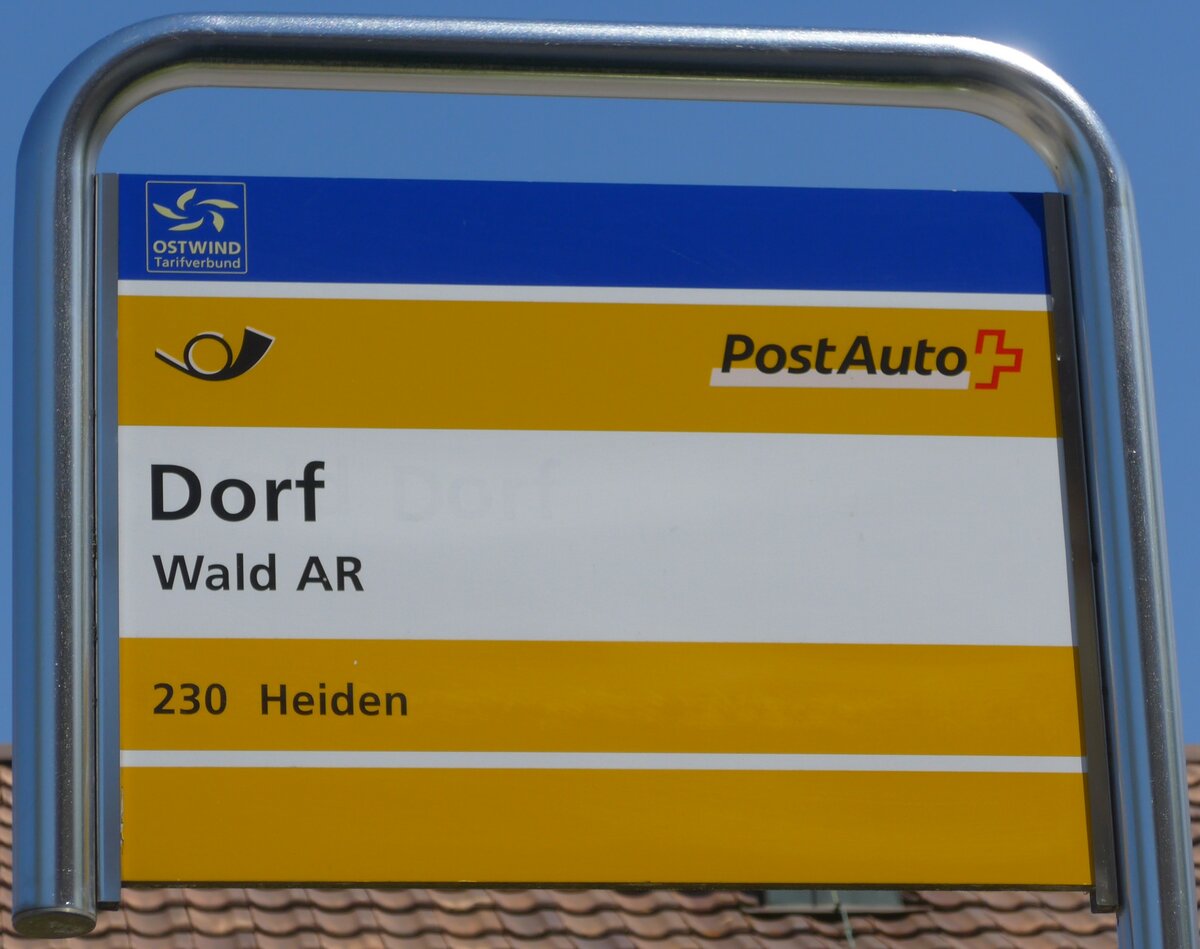 (180'348) - PostAuto-Haltestellenschild - Wald AR, Dorf - am 22. Mai 2017