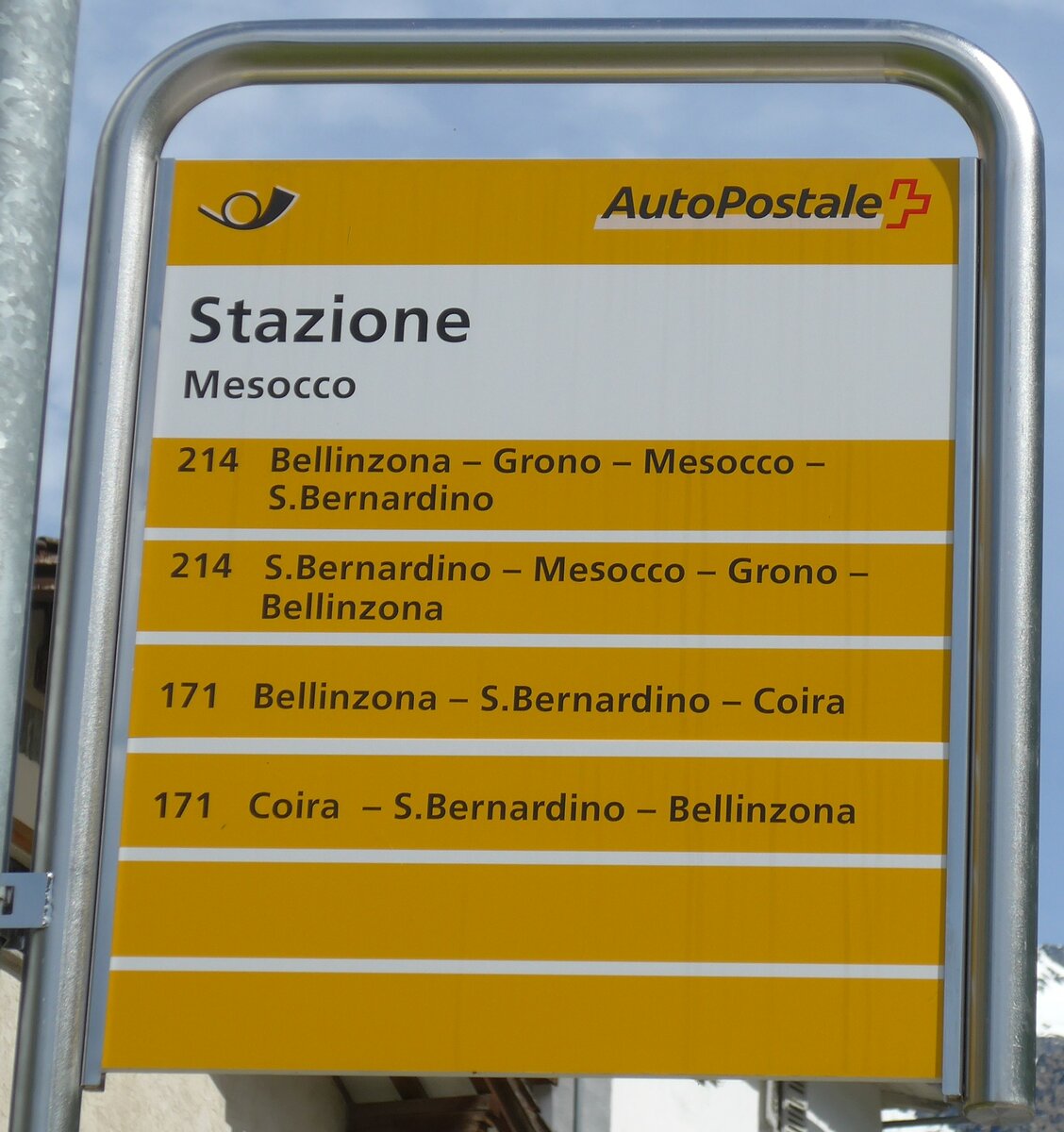 (180'502) - PostAuto-Haltestellenschild - Mesocco, Stazione - am 23. Mai 2017