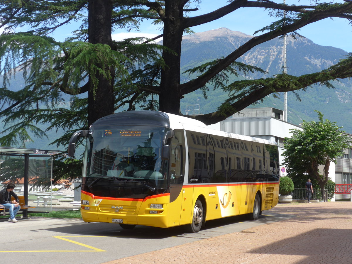 (180'519) - PostAuto Graubnden - GR 162'991 - MAN am 23. Mai 2017 beim Bahnhof Bellinzona
