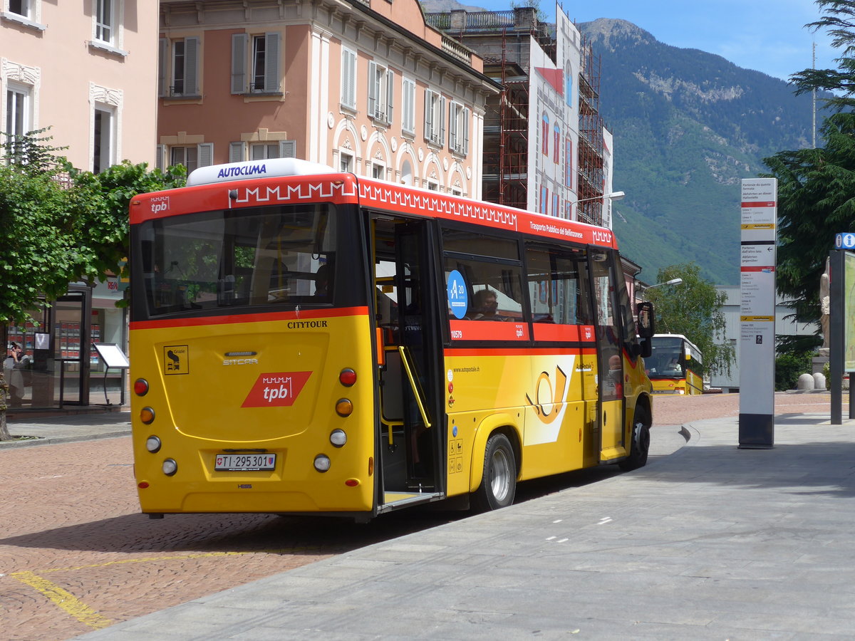 (180'537) - AutoPostale Ticino - TI 295'301 - Iveco/Sitcar am 23. Mai 2017 beim Bahnhof Bellinzona