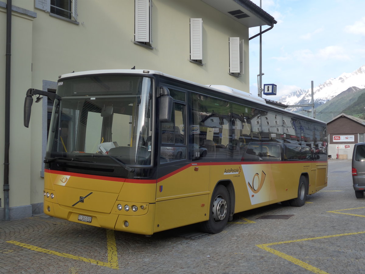 (180'674) - Marchetti, Airolo - TI 241'032 - Volvo am 24. Mai 2017 beim Bahnhof Airolo