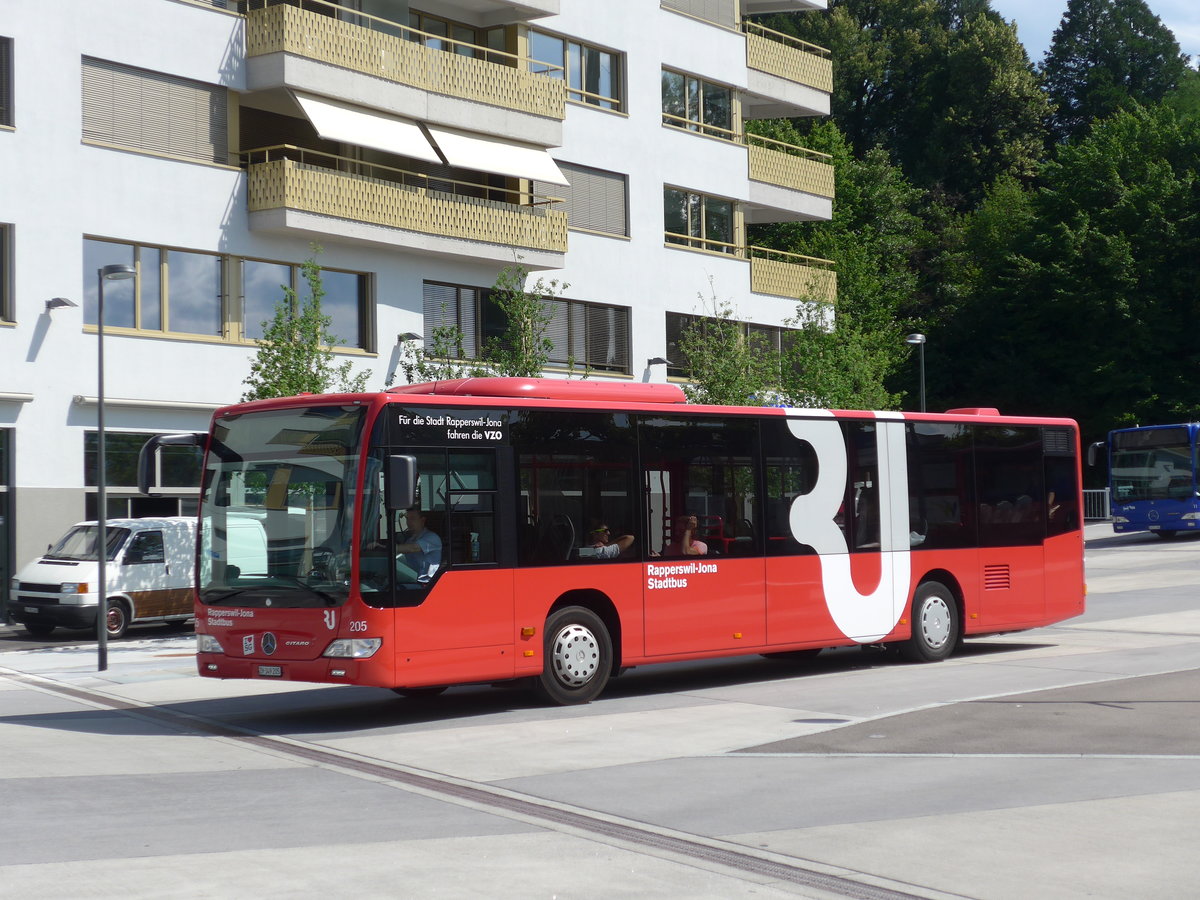 (181'125) - VZO Grningen - Nr. 205/ZH 439'205 - Mercedes am 15. Juni 2017 beim Bahnhof Jona