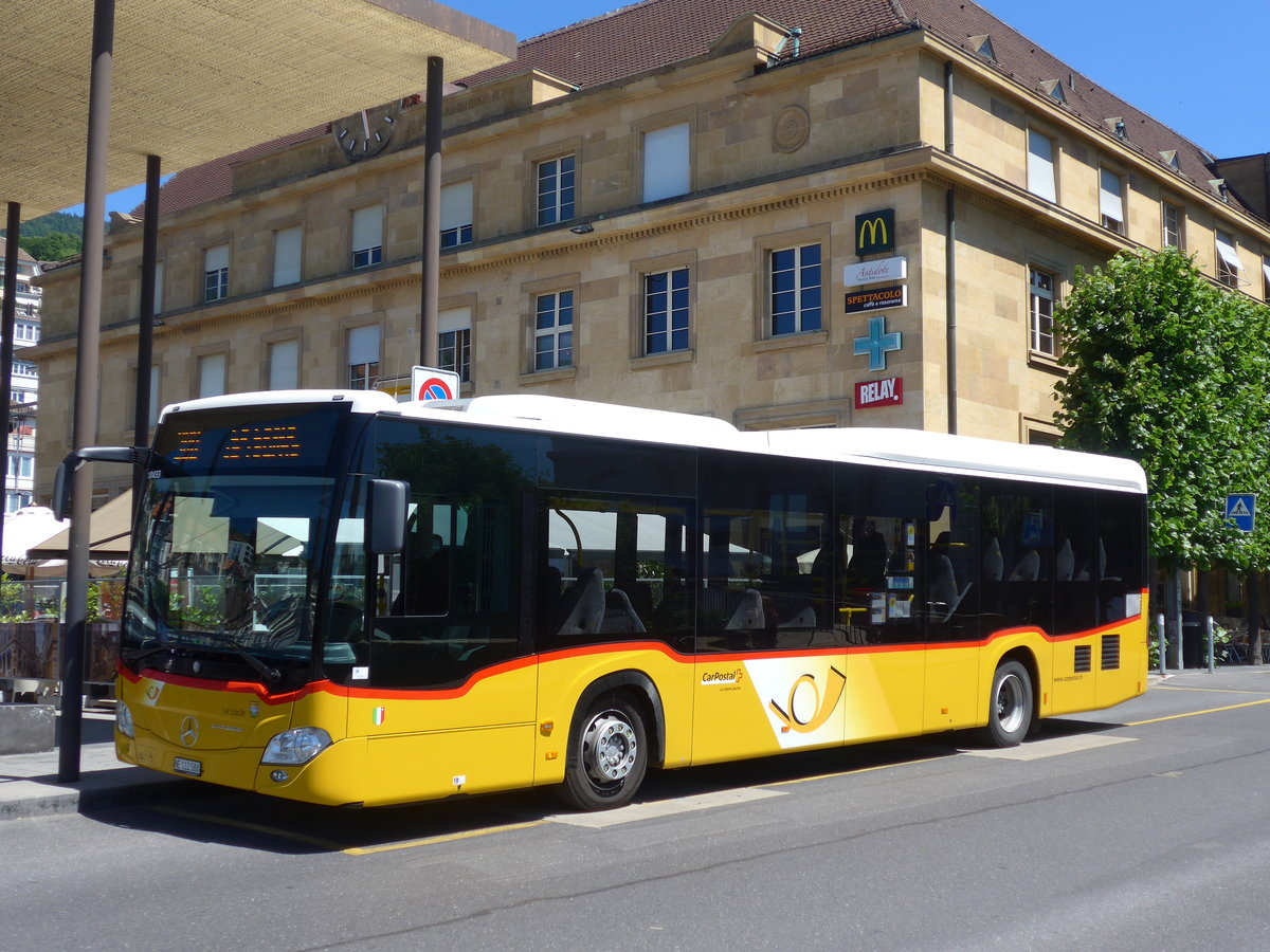 (181'208) - CarPostal Ouest - NE 112'588 - Mercedes am 18. Juni 2017 beim Bahnhof Neuchtel