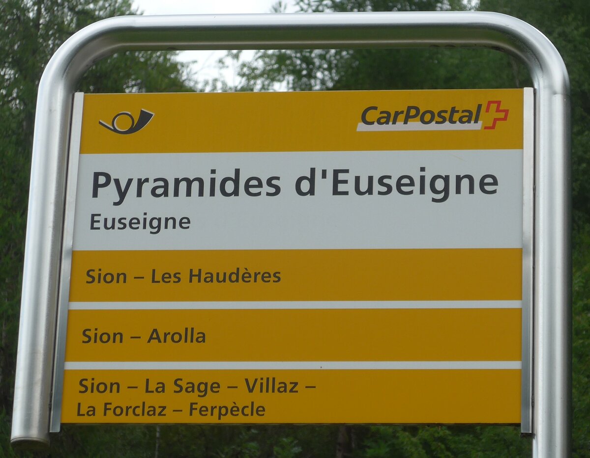 (181'802) - PostAuto-Haltestellenschild - Euseigne, Pyramides d'Euseigne - am 9. Juli 2017