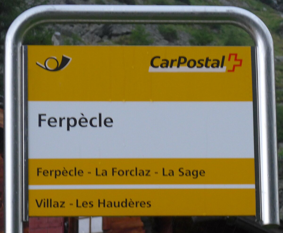 (181'838) - PostAuto-Haltestellenschild - Ferpcle, Ferpcle - am 9. Juli 2017