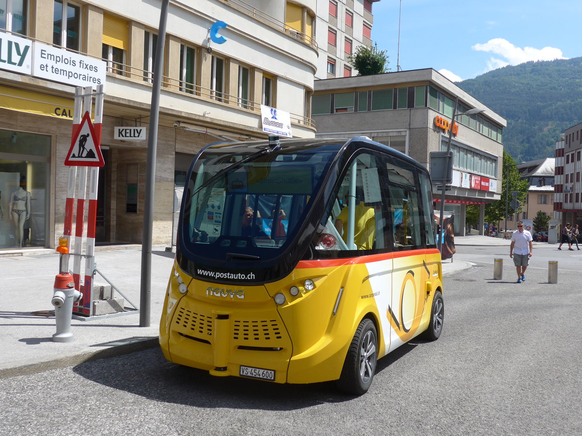 (182'223) - PostAuto Wallis - VS 454'600 - Navya am 23. Juli 2017 in Sion, Place du Midi