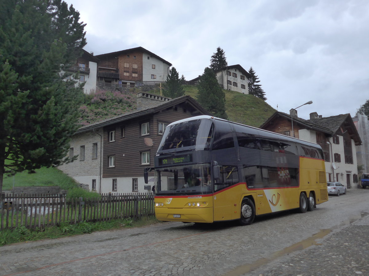 (182'244) - PostAuto Graubnden - GR 162'999 - Neoplan am 24. Juli 2017 in Splgen, Dorf (prov. Haltestelle)