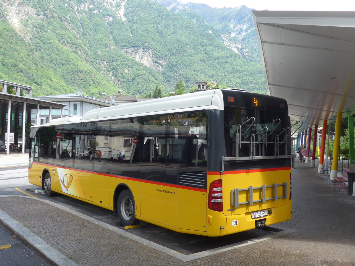 (182'281) - Aus der Schweiz: PostAuto Graubnden - GR 163'695 - Mercedes am 24. Juli 2017 beim Bahnhof Chiavenna