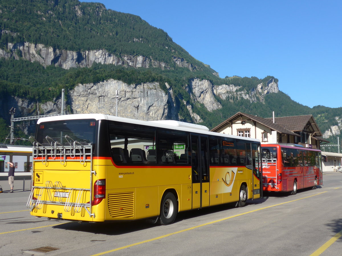 (182'320) - PostAuto Bern - BE 653'387 - Setra am 30. Juli 2017 in Meiringen, Postautostation