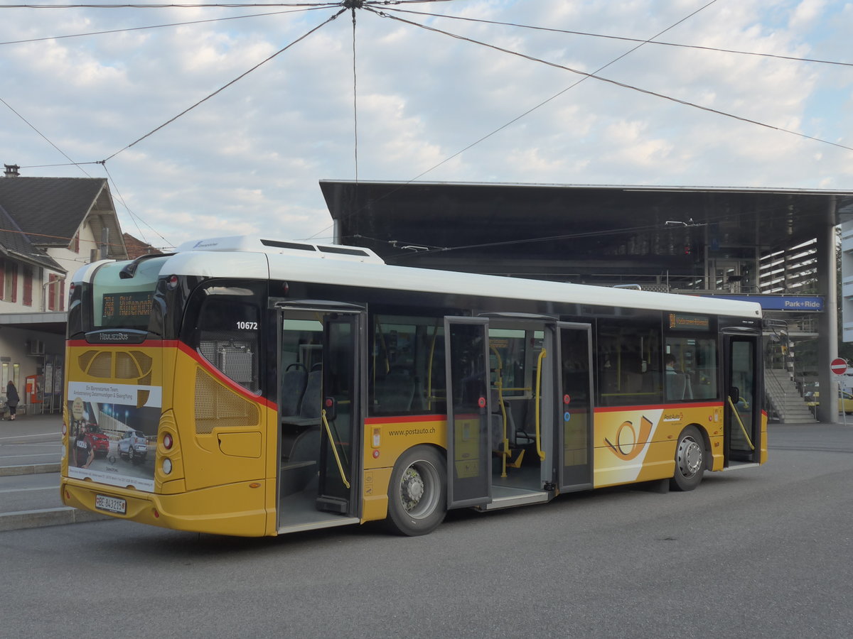 (182'487) - PostAuto Bern - Nr. 215/BE 843'215 - Heuliez am 2. August 2017 beim Bahnhof Worb Dorf