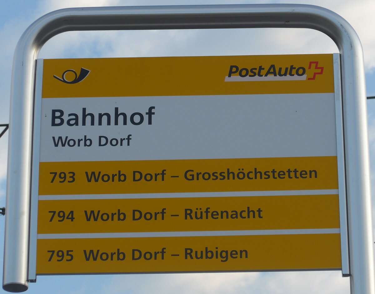 (182'489) - PostAuto-Haltestellenschild - Worb Dorfm Bahnhof - am 2. August 2017