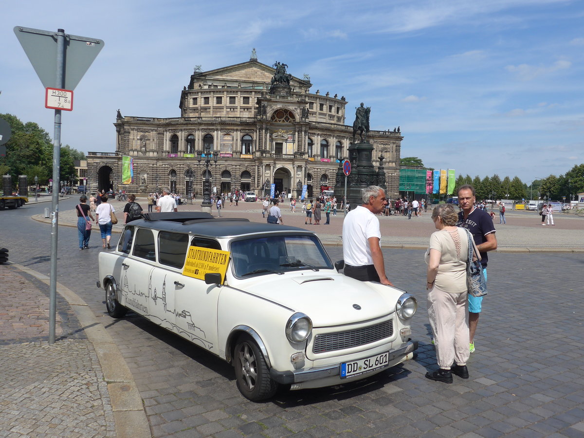 (182'895) - Lachmann, Dresden - DD-SL 601 - Trabant am 8. August 2017 in Dresden, Theaterplatz