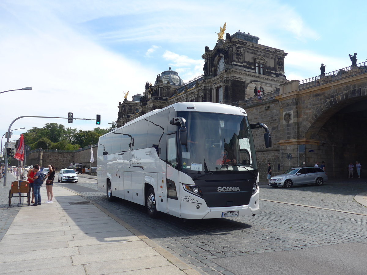 (182'905) - Aus Polen: Al-tur, Sandomierz - WOT 33'107 - Scania/Higer am 8. August 2017 in Dresden, Terrassenufer