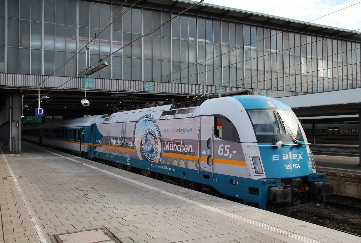183 004 steht am 21. Oktober 2013 abfahrbereit im Mnchner Hauptbahnhof.
