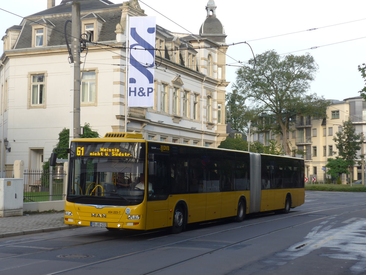 (183'141) - DVB Dresden - Nr. 454'223/DD-VB 4223 - MAN am 9. August 2017 in Dresden, Schillerplatz