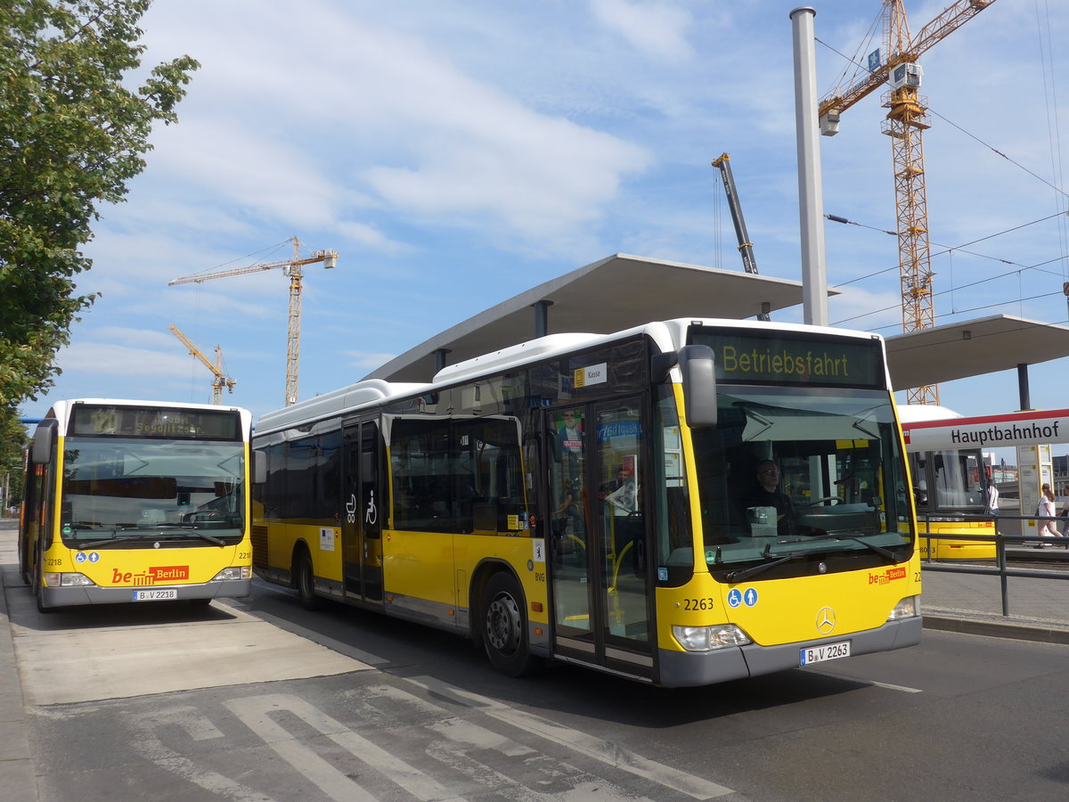 (183'362) - BVG Berlin - Nr. 2263/B-V 2263 - Mercedes am 10. August 2017 beim Hauptbahnhof Berlin