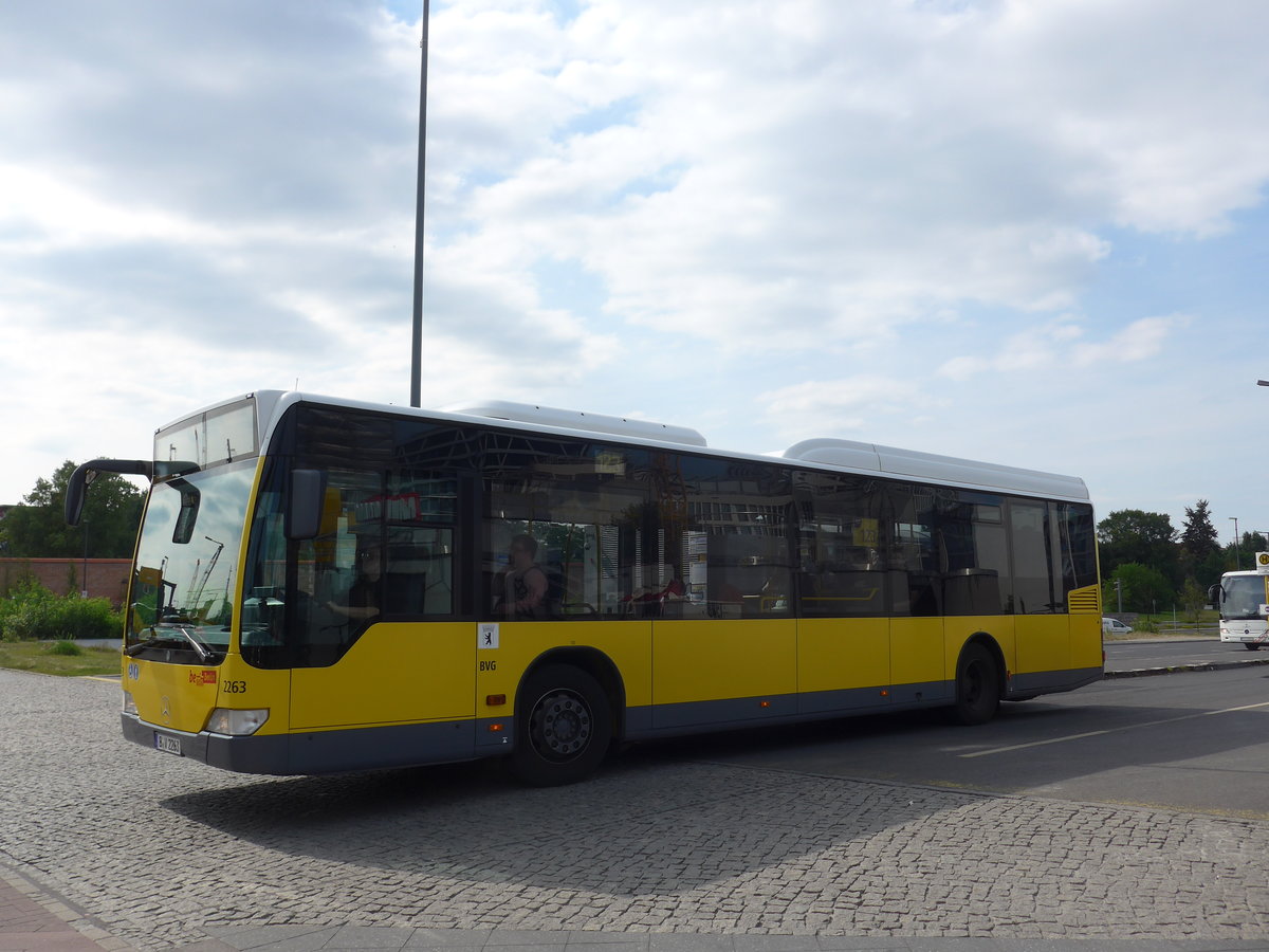 (183'365) - BVG Berlin - Nr. 2263/B-V 2263 - Mercedes am 10. August 2017 beim Hauptbahnhof Berlin