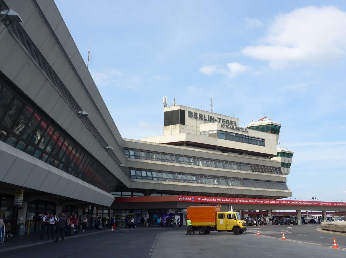 (183'366) - BVG-Haltestellen am 10. August 2017 in Berlin, Flughafen Tegel
