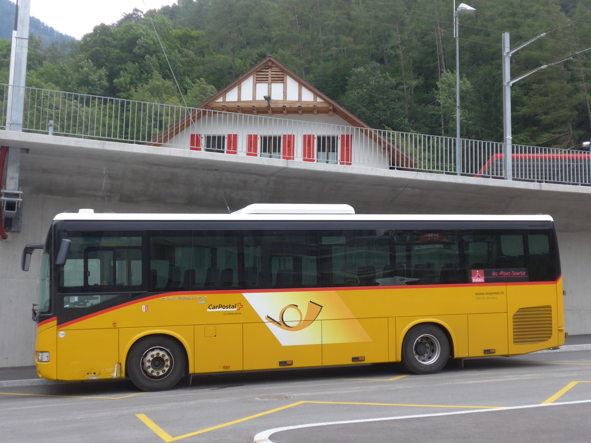 (184'030) - TMR Martigny - Nr. 136/VS 3108 - Irisbus am 24. August 2017 beim Bahnhof Sembrancher