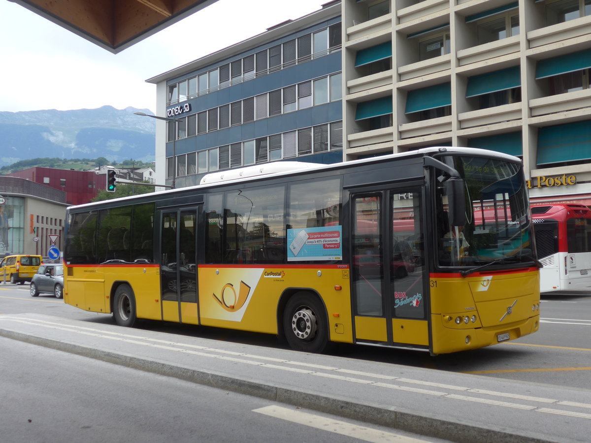 (184'055) - PostAuto Wallis - Nr. 31/VS 449'945 - Volvo (ex PostAuto Ostschweiz) am 24. August 2017 beim Bahnhof Sion