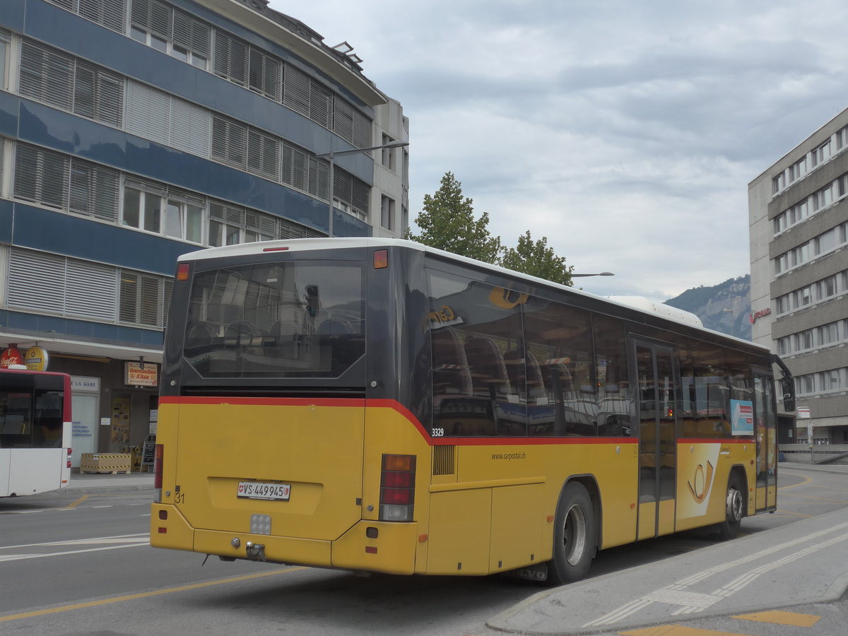 (184'081) - PostAuto Wallis - Nr. 31/VS 449'945 - Volvo (ex PostAuto Ostschweiz) am 24. August 2017 beim Bahnhof Sion