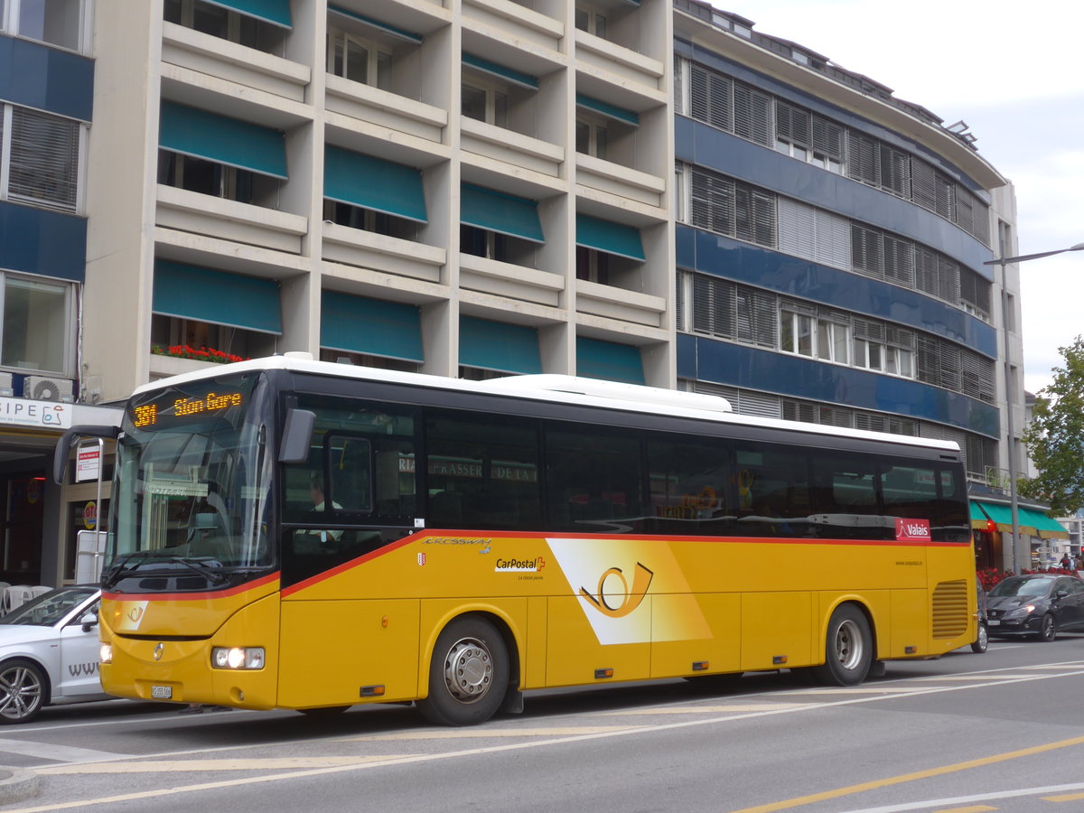 (184'083) - PostAuto Wallis - Nr. 4/VS 355'166 - Irisbus am 24. August 2017 beim Bahnhof Sion