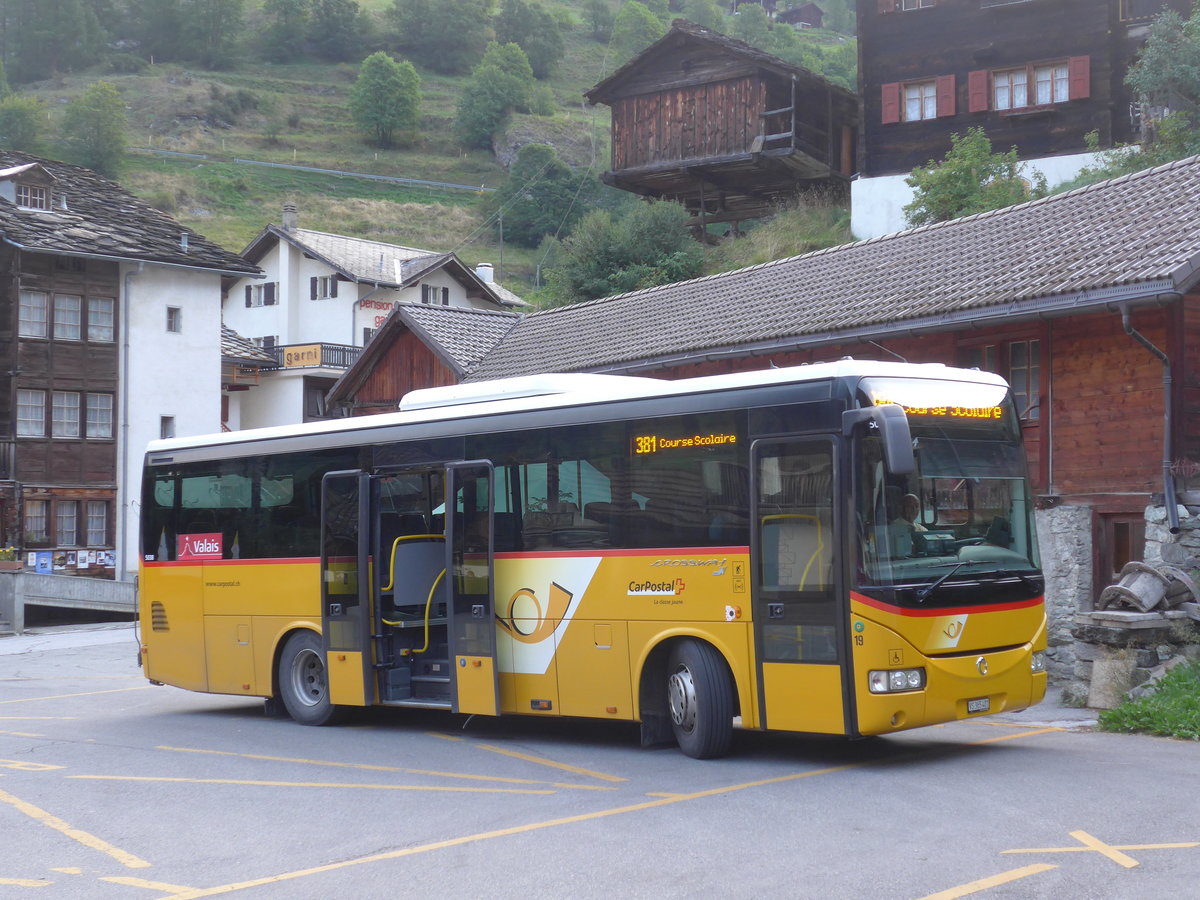 (184'094) - PostAuto Wallis - Nr. 19/VS 365'401 - Irisbus am 25. August 2017 in Les Haudres, Post