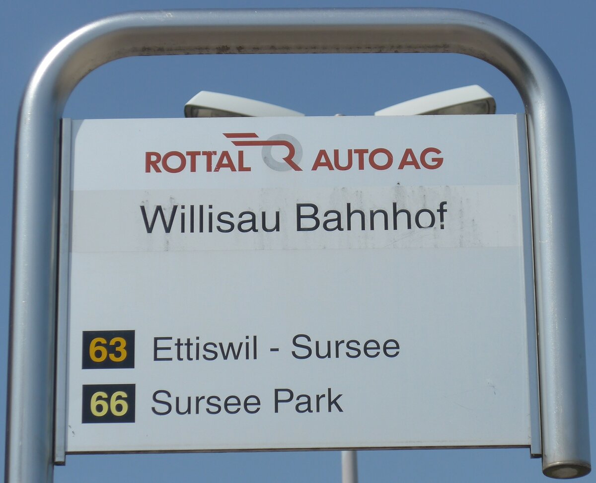 (184'496) - ROTTAL AUTO AG-Haltestellenschild - Willisau, Bahnhof - am 26. August 2017