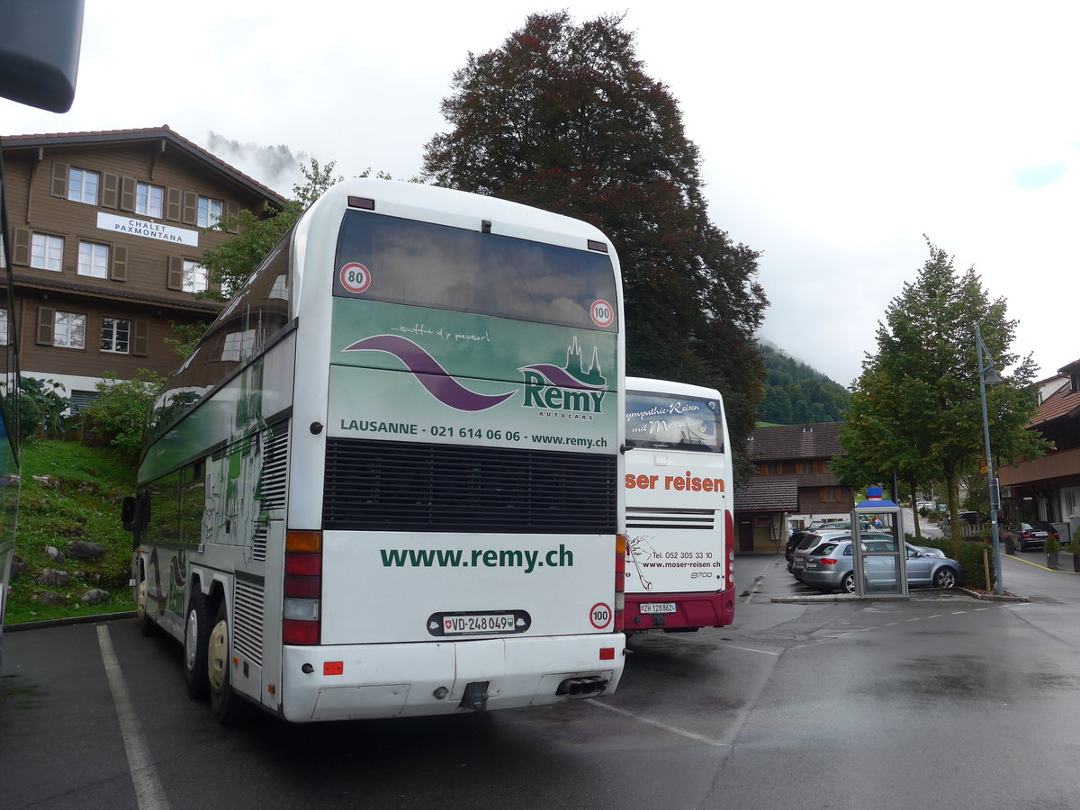 (184'727) - Remy, Lausanne - VD 248'049 - Neoplan am 10. September 2017 in Fleli-Ranft, Dorf