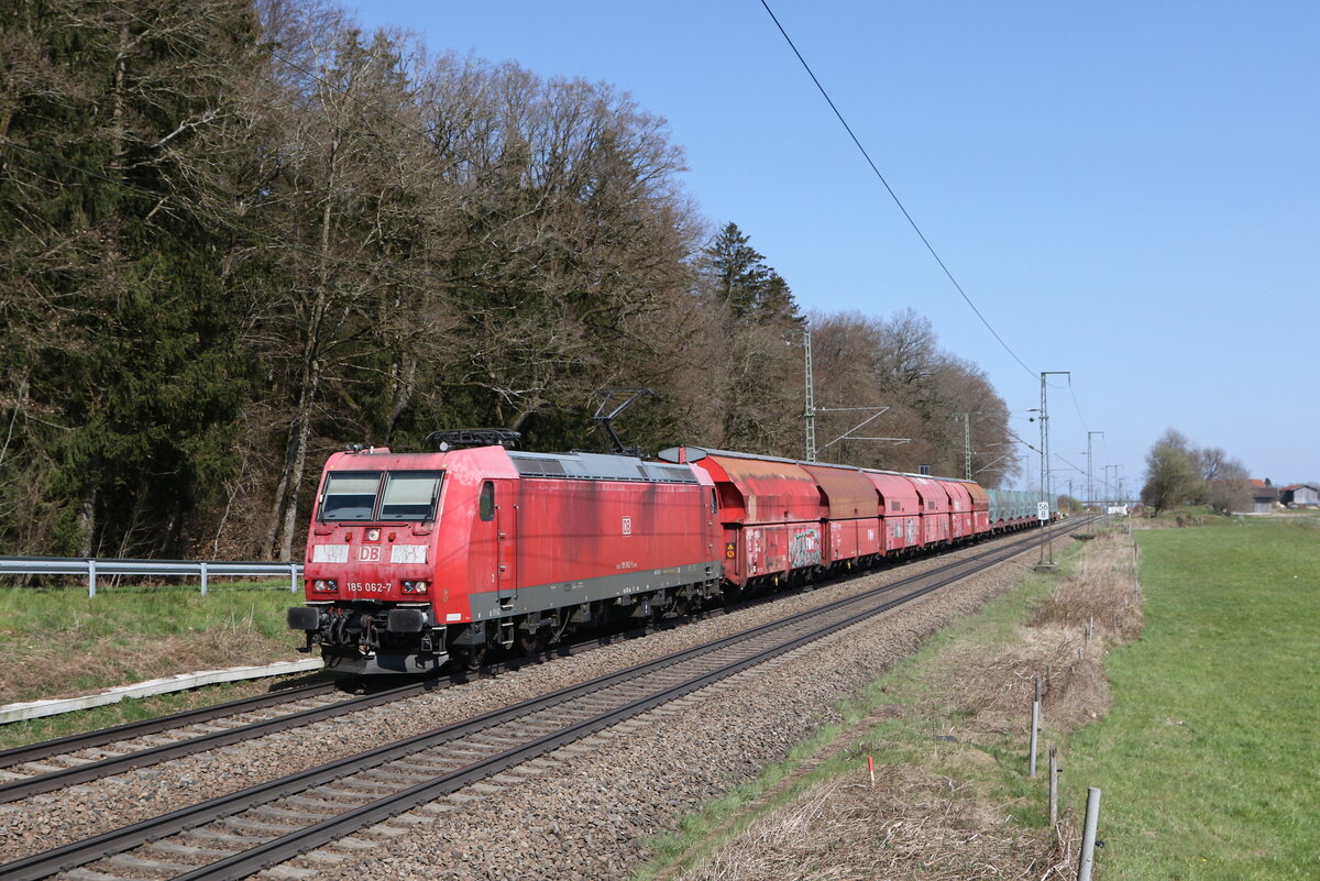185 062 mit einem  N�llzug  aus Freilassing kommend am 11. April 2025 bei Hufschlag.