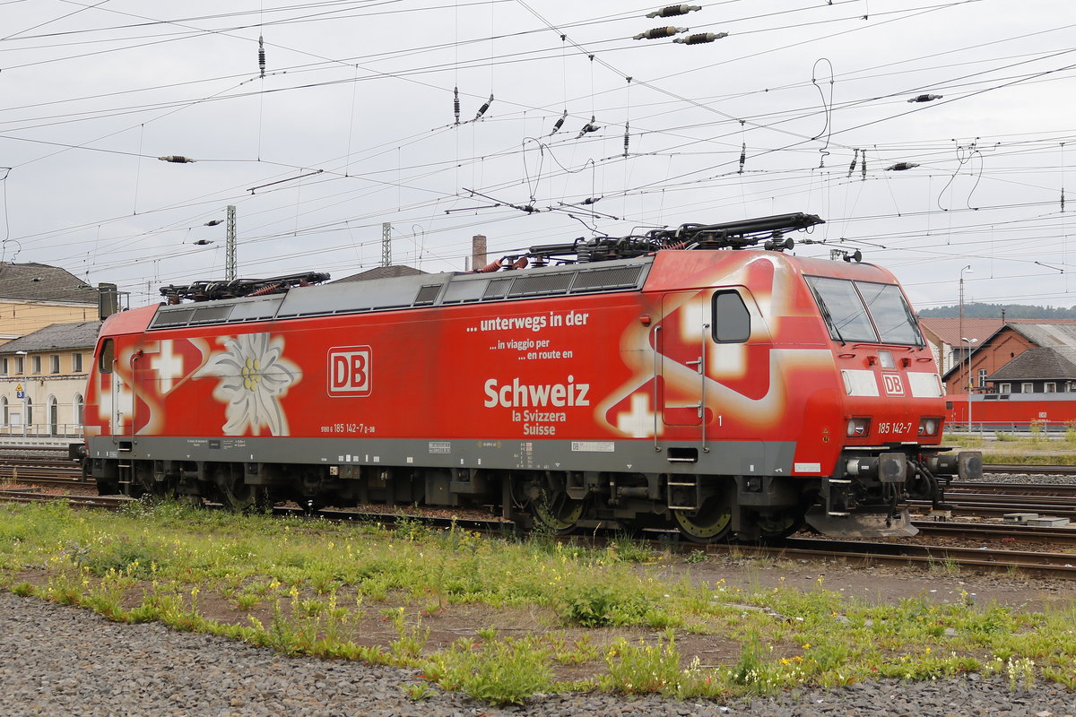 185 142-7 die  Edelweiss-Lok  war am 10. August 2017 in Bebra abgestellt.