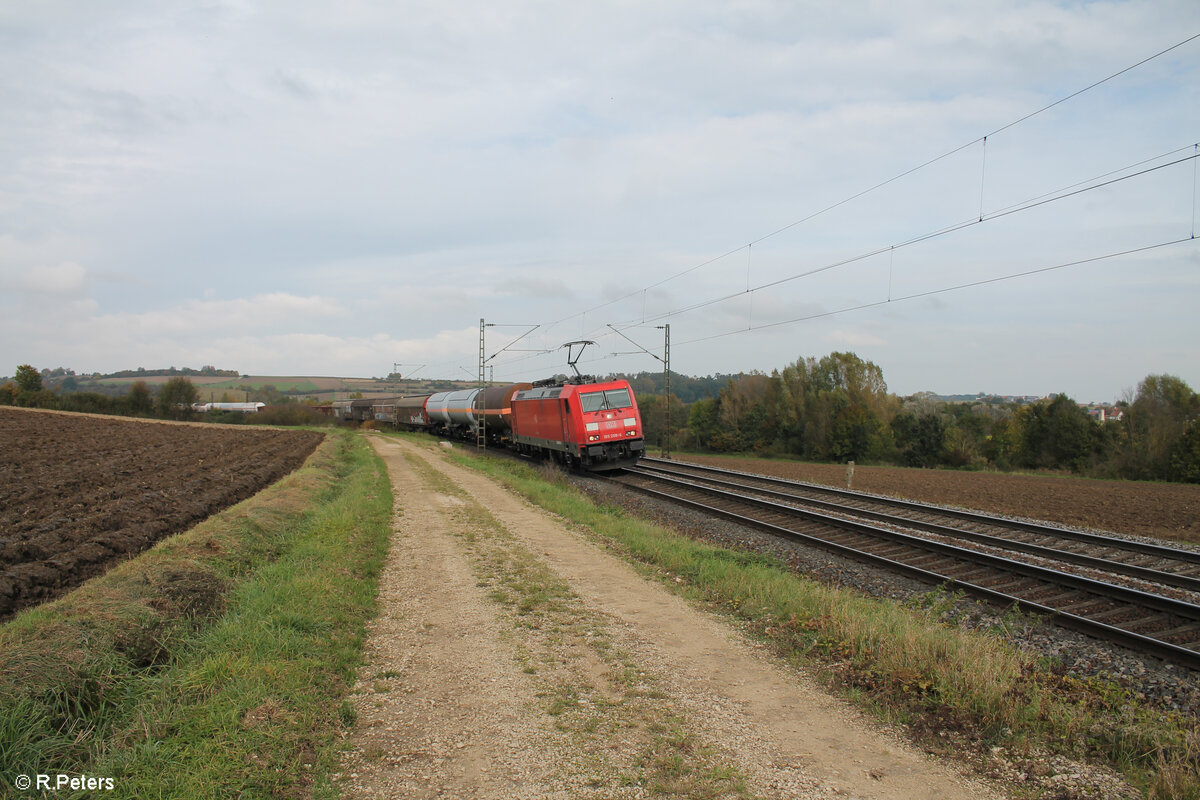 185 208-6 erreicht Treuchtlingen mit einem gemischten Güterzug i Richtung Süden. 18.10.24