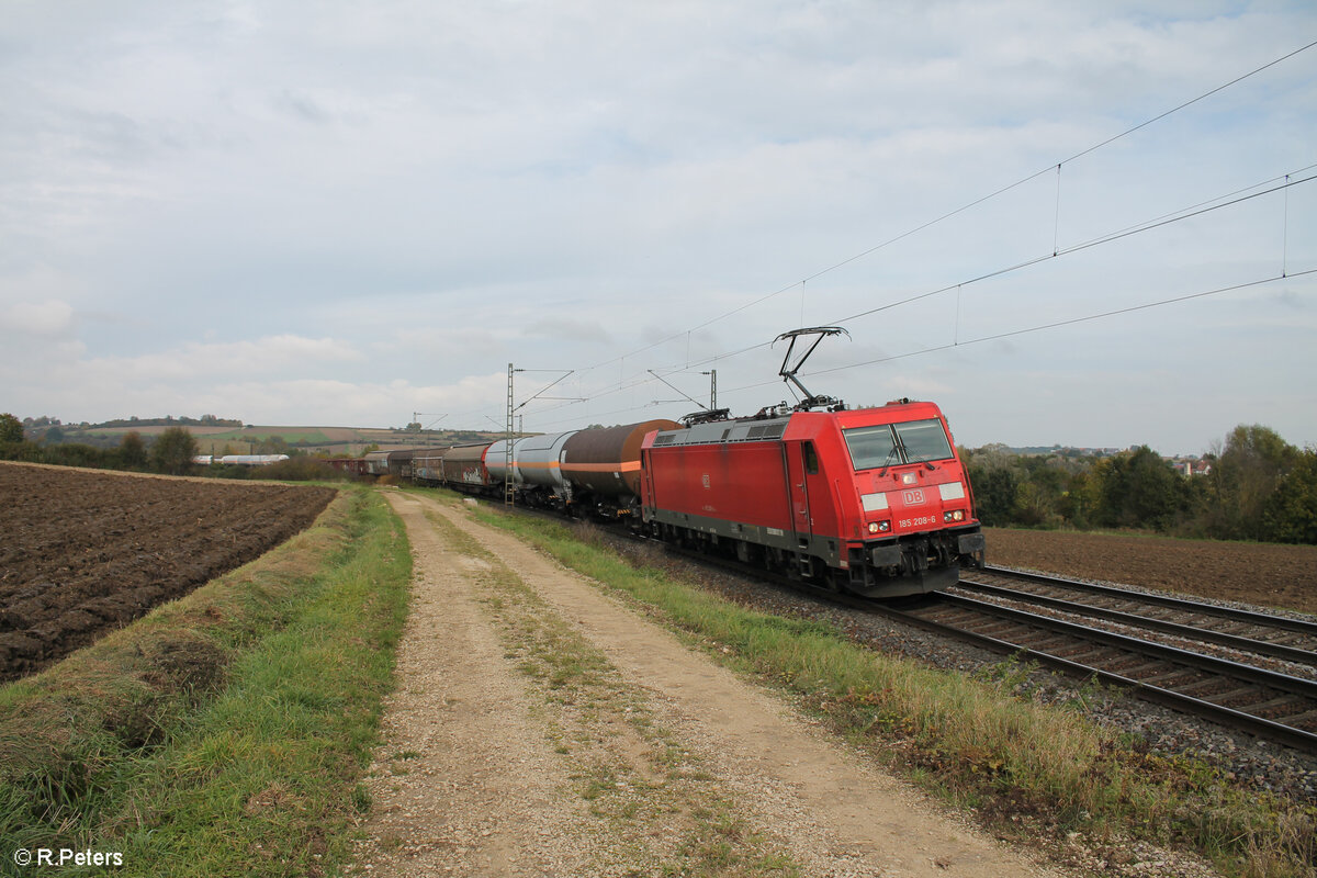 185 208-6 erreicht Treuchtlingen mit einem gemischten Güterzug i Richtung Süden. 18.10.24