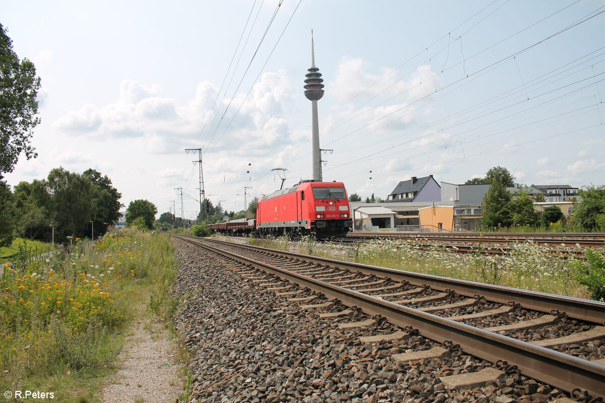 185 255-7 zieht mit einem kurzen gemischten Güterzug durch Nütnberg Hohe Marter.24.07.24