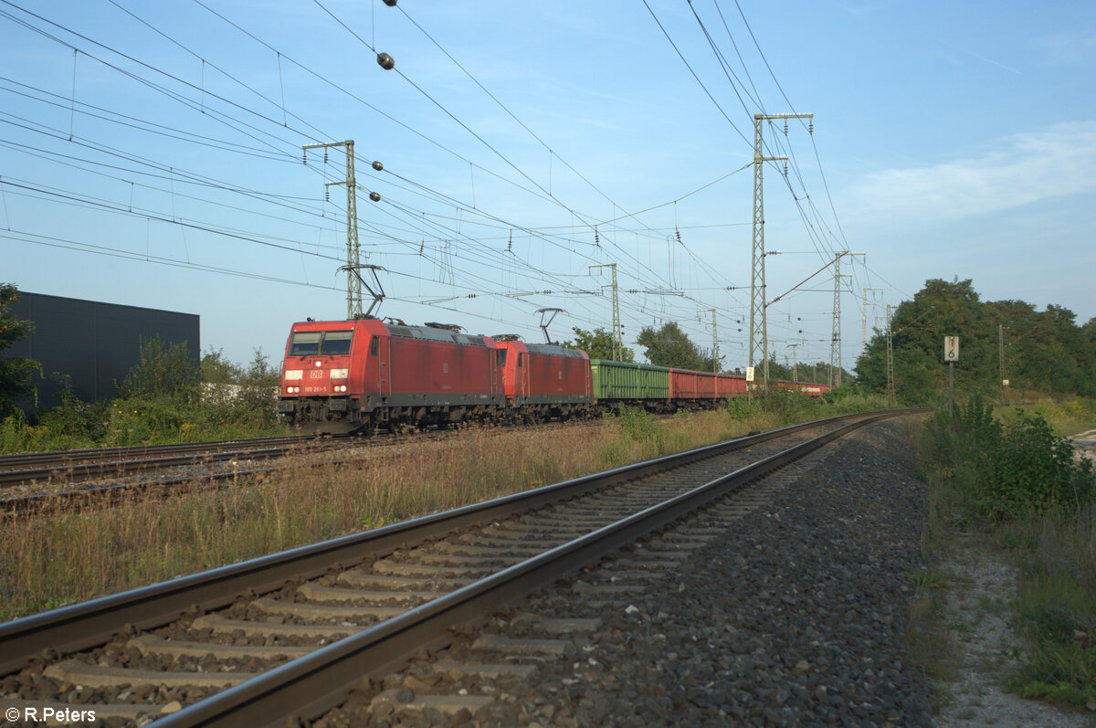 185 261-5 + 185 251-6 ziehen einen Scraptainerzug aus Linz durch Nürnberg Hohe Marter. 31.08.24