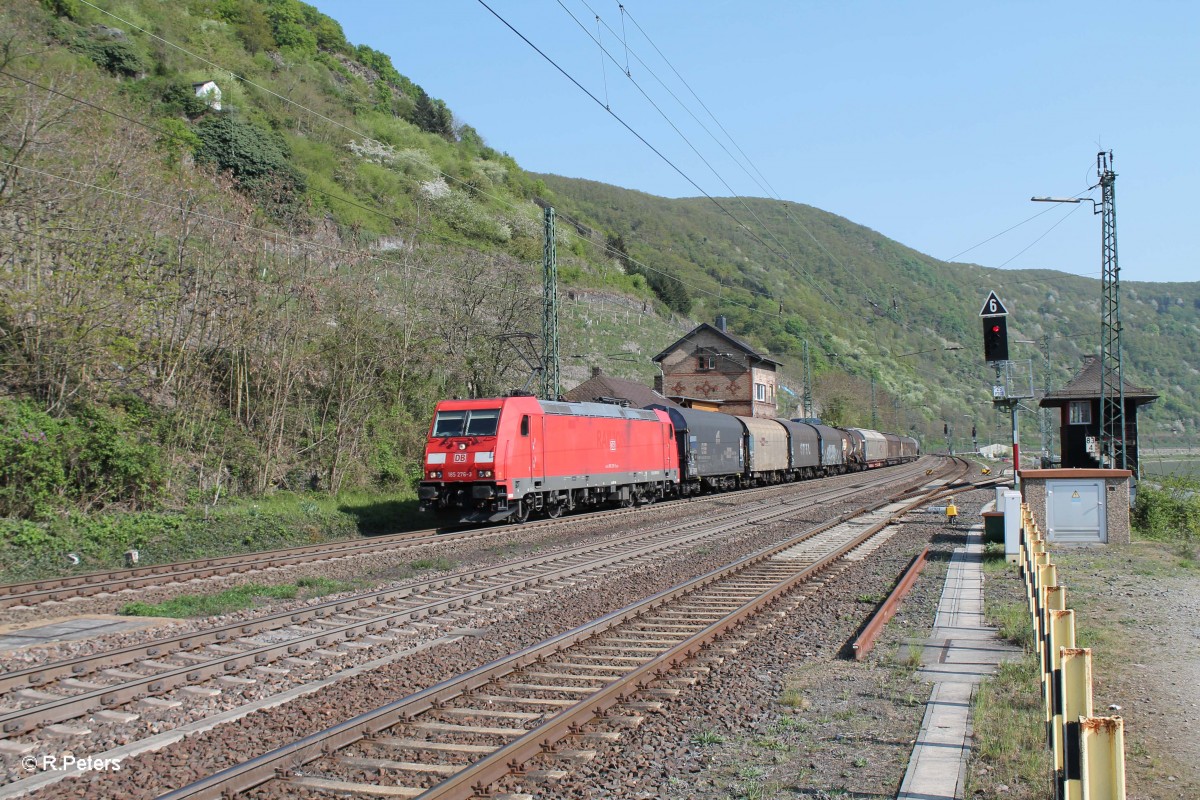 185 276-3 mit einem gedeckten G�terzug in Kaub. 22.04.15