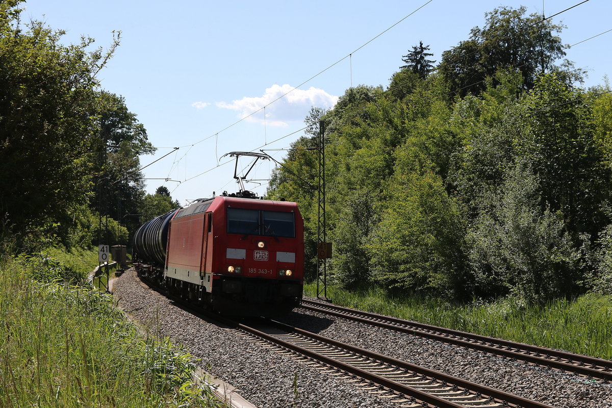 185 343 war am 2. Juni 2020 bei Grabenst�tt nach Freilassing unterwegs.