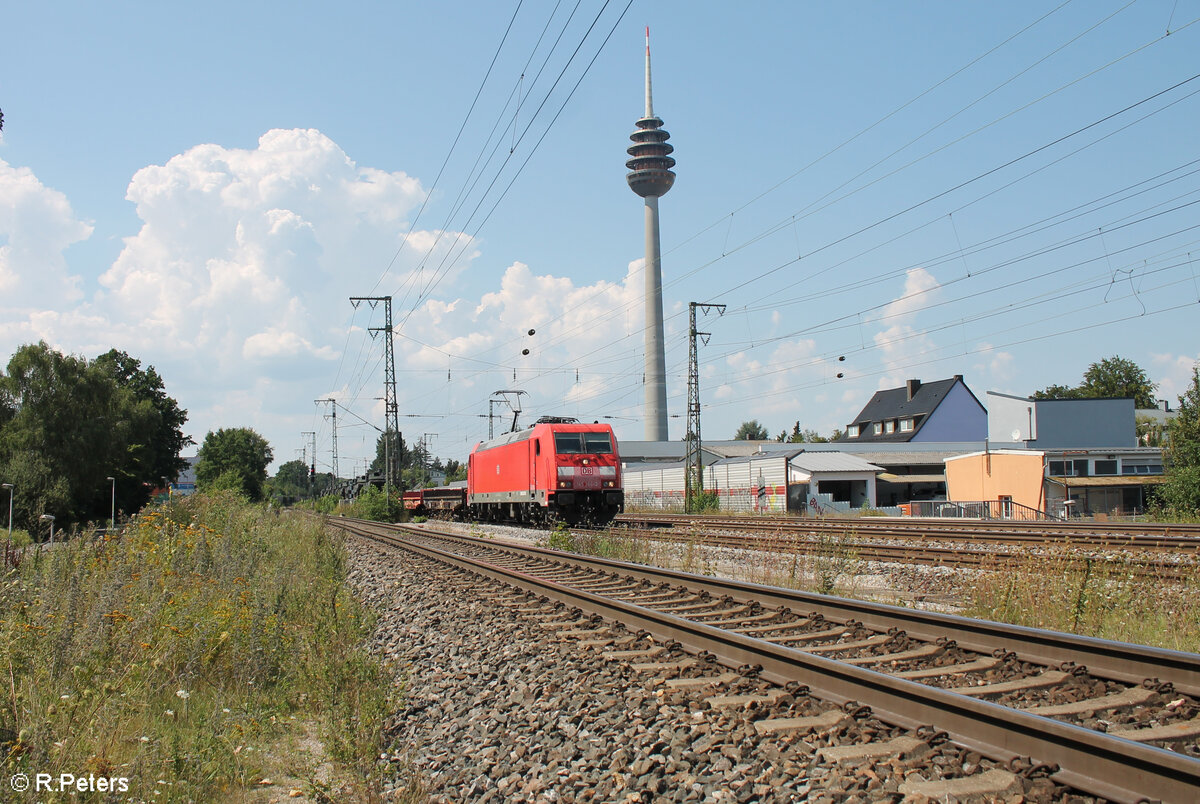 185 366-2 durchfährt Nürnberg Hohe Marter mit einem Militärzug 13.08.24