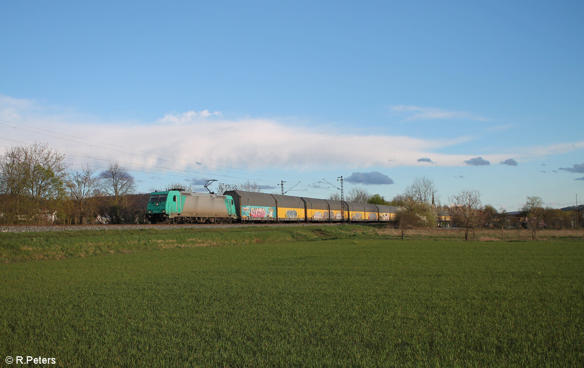 185 612-9 zieht mit einem geschlossenen ARS Altmann bei Th�ngersheim gen Norden. 28.03.24