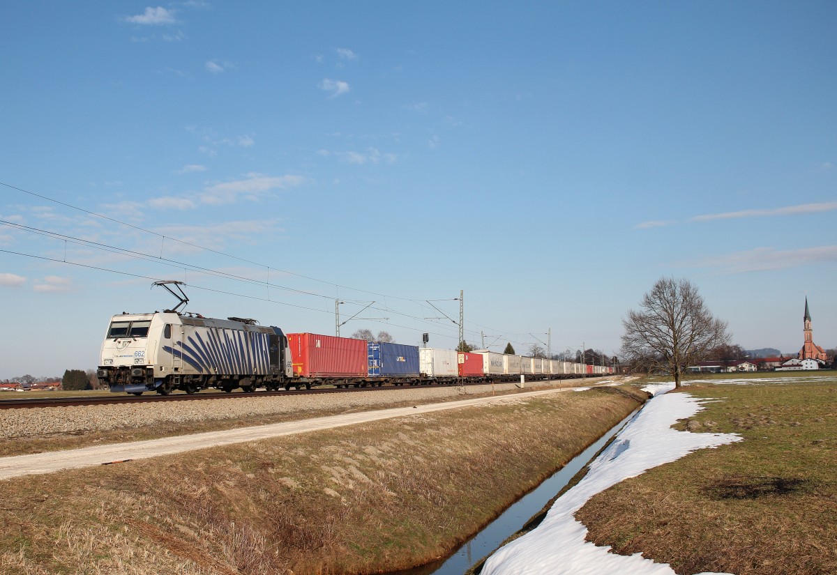 185 662 mit einem Containerzug am 27. Februar 2015 bei bersee.