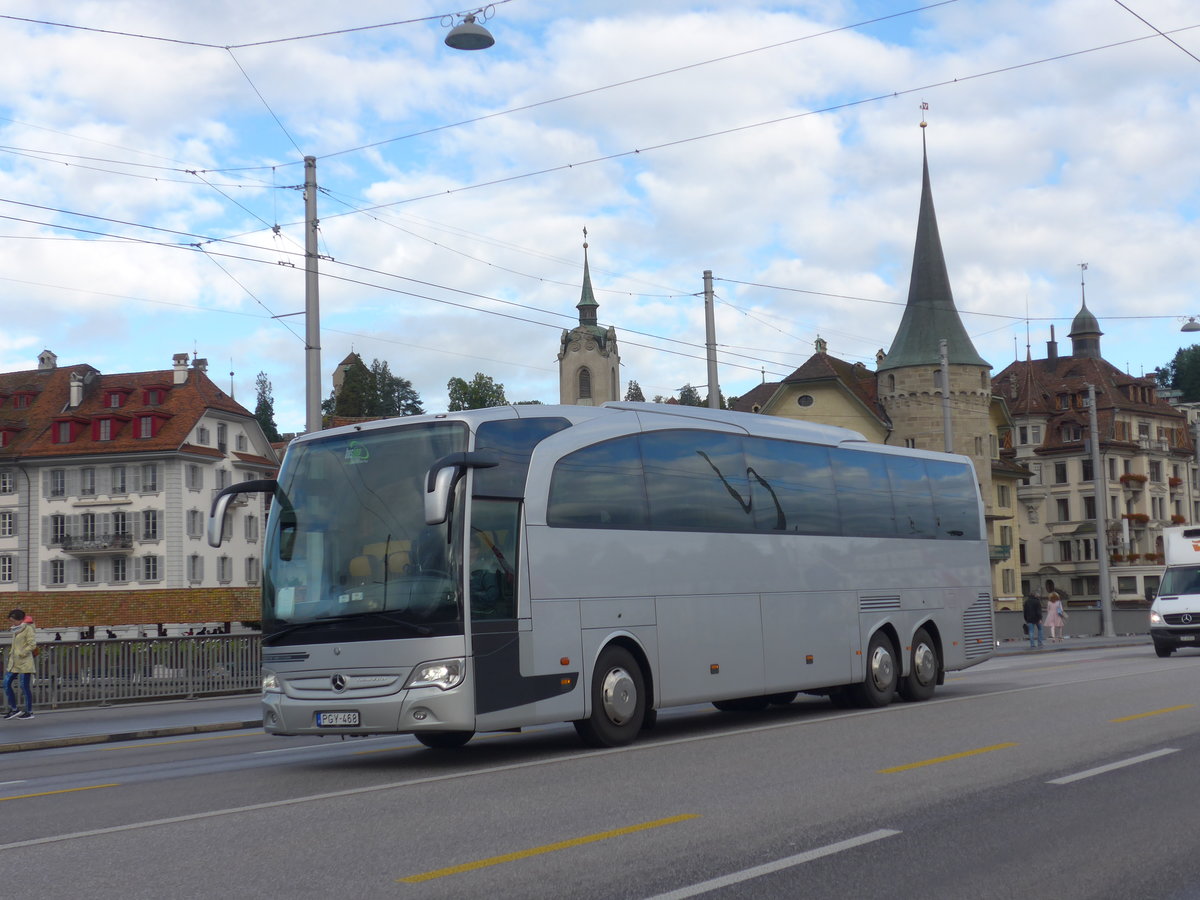 (185'126) - Aus Ungarn: Busline - PGY-468 - Mercedes am 18. September 2017 in Luzern, Bahnhofbrcke