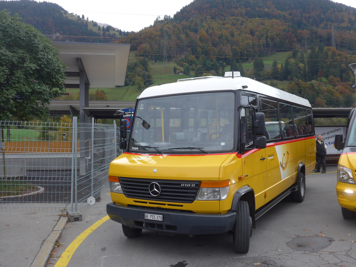 (185'747) - PostAuto Bern - BE 755'378 - Mercedes/Kusters am 2. Oktober 2017 beim Bahnhof Reichenbach