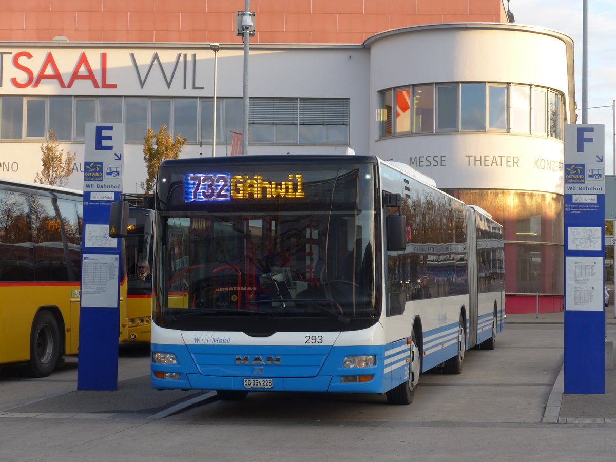 (185'909) - WilMobil, Wil - Nr. 293/SG 354'228 - MAN (ex RTB Altsttten Nr. 3; ex SBC Chur Nr. 97) am 19. Oktober 2017 beim Bahnhof Wil