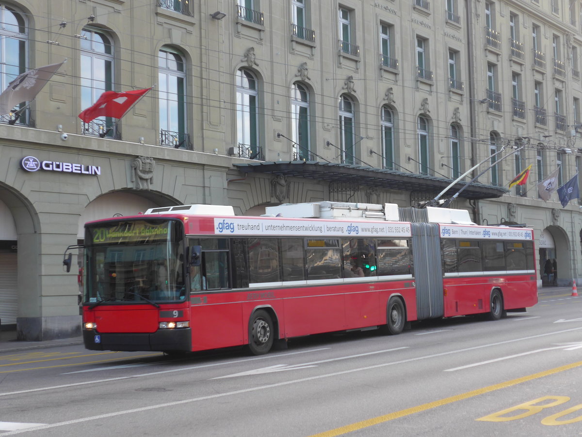(185'993) - Bernmobil, Bern - Nr. 9 - NAW/Hess Gelenktrolleybus am 21. Oktober 2017 beim Bahnhof Bern