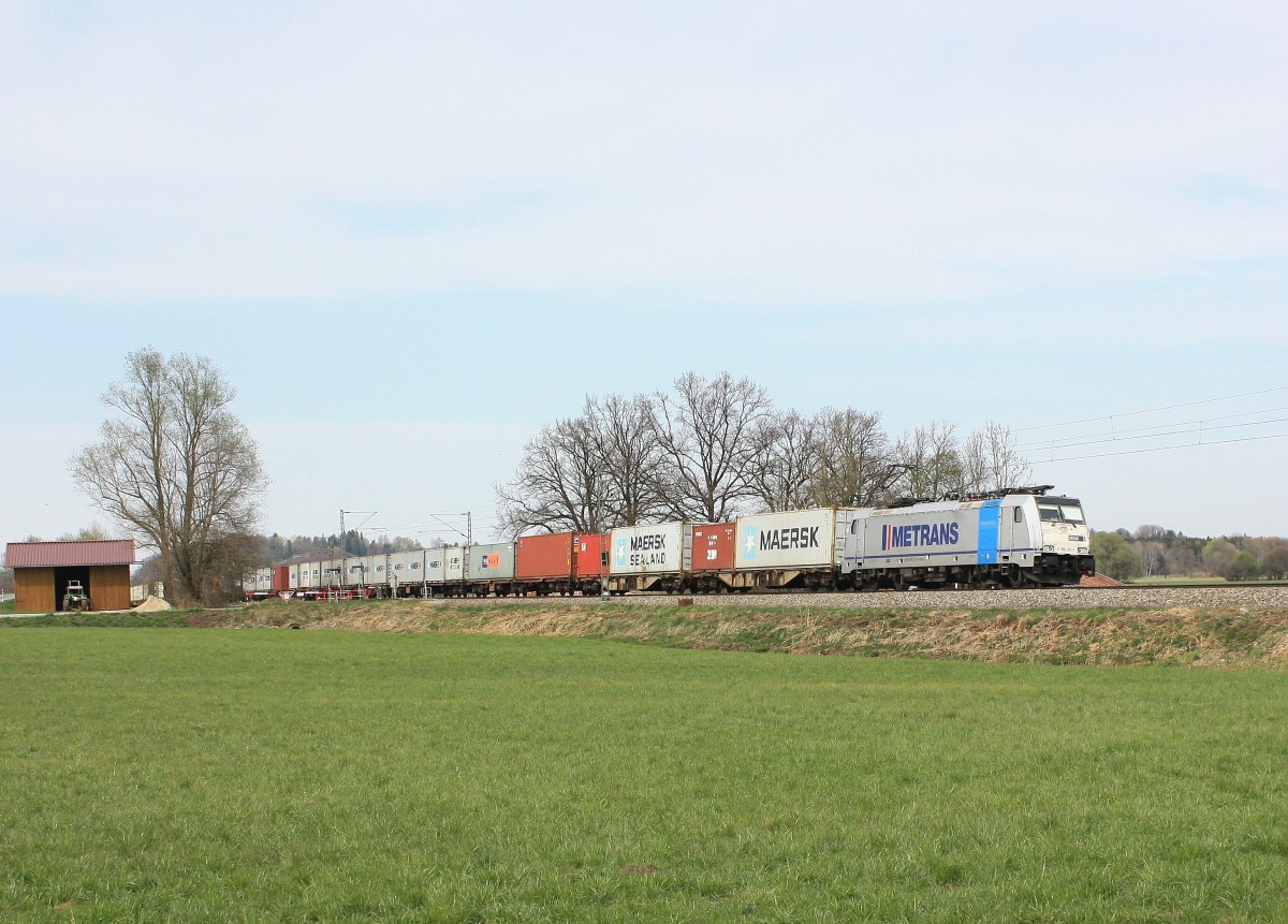 186 291-1 am 3. April 2014 mit dem  Maersk -Containerzug bei Weisham.