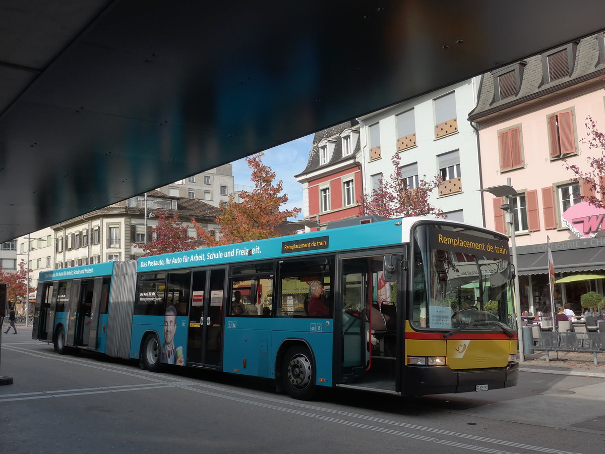 (186'004) - PostAuto Bern - Nr. 797/BE 835'797 - Volvo/Hess (ex Bernmobil, Bern Nr. 258) am 21. Oktober 2017 beim Bahnhof Delmont