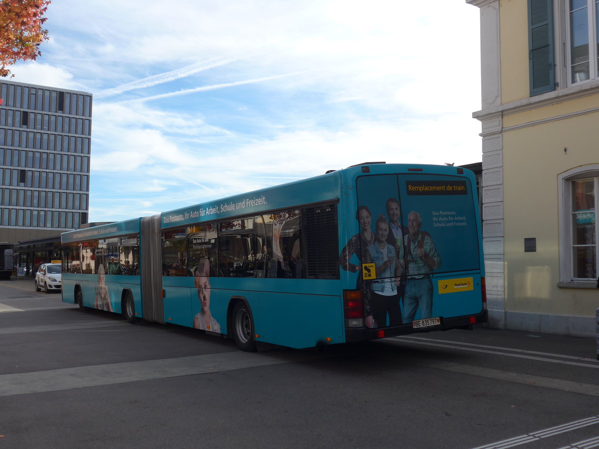 (186'006) - PostAuto Bern - Nr. 797/BE 835'797 - Volvo/Hess (ex Bernmobil, Bern Nr. 258) am 21. Oktober 2017 beim Bahnhof Delmont